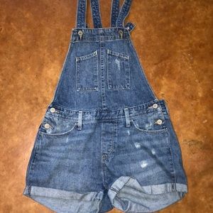 Blue Jean Levi’s short Overalls